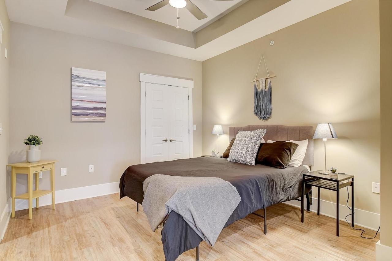 Apartamento Frontdesk Village At Commonwealth Apts Plaza Midwood